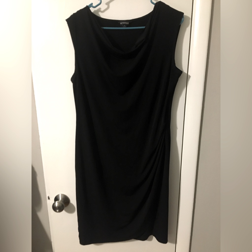 Lg Black Dress With Cinched Left Waist